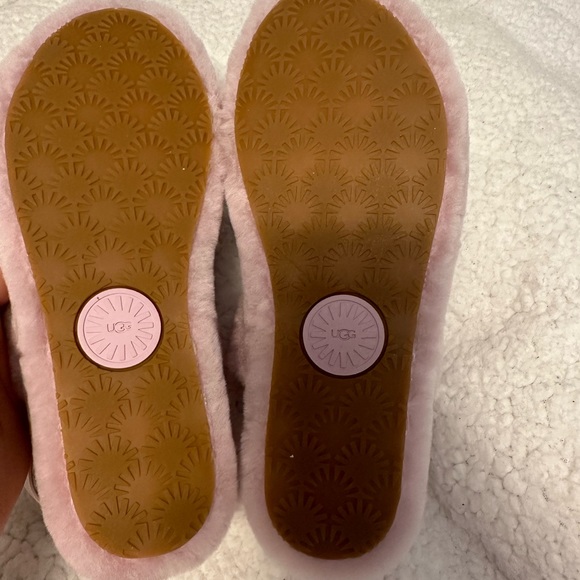 Brand new pink Ugg slippers - Picture 5 of 5